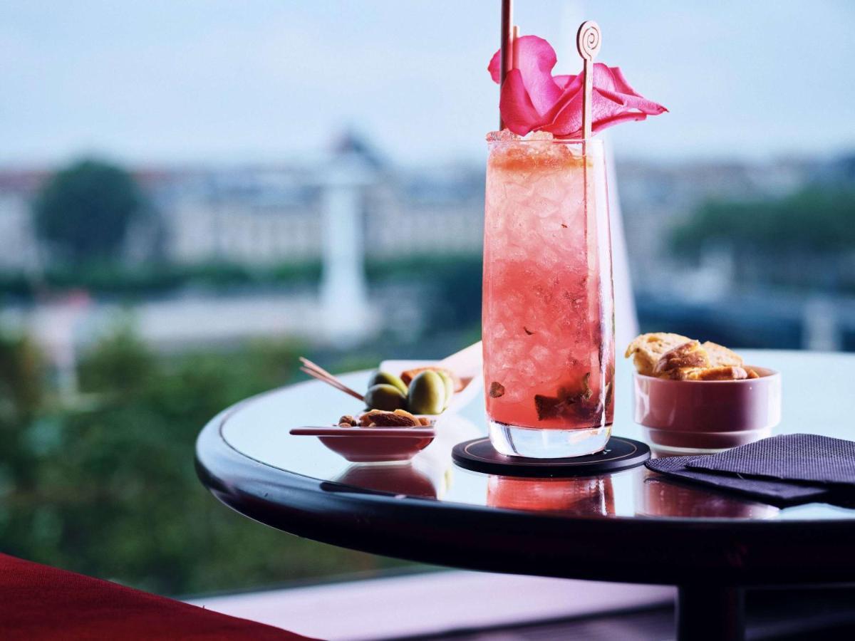 Sofitel Lyon Bellecour Hotel Exterior foto A French 75