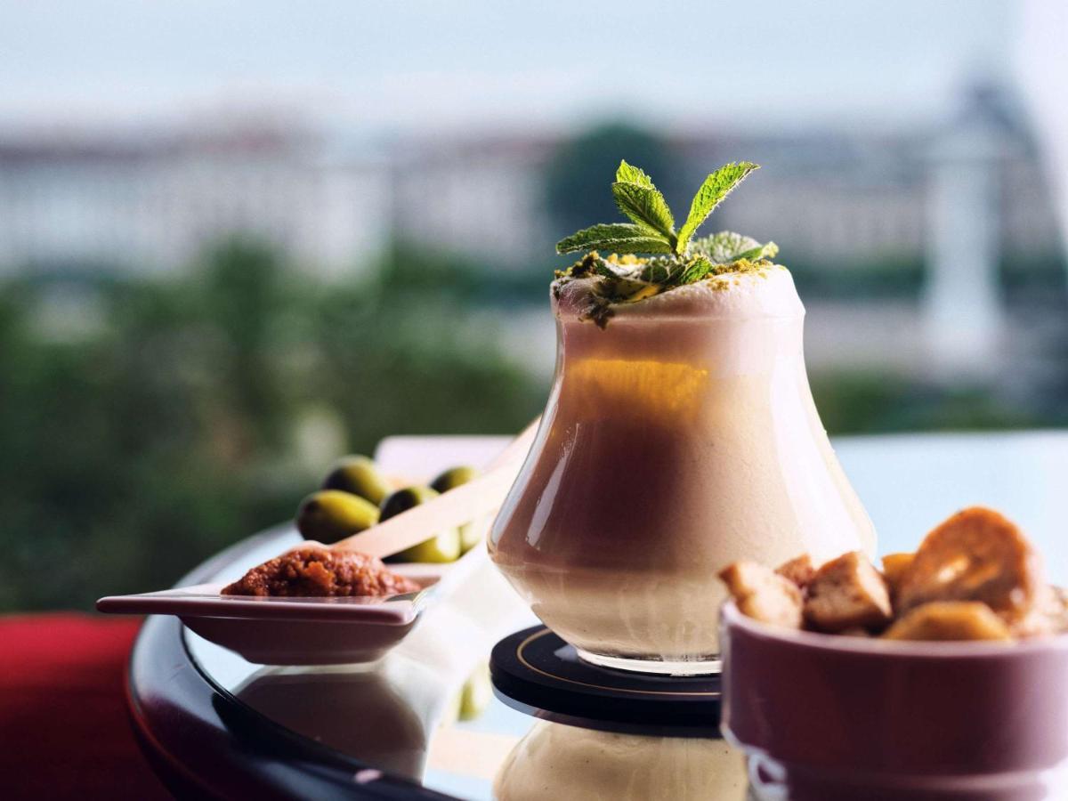 Sofitel Lyon Bellecour Hotel Exterior foto A glass of boza