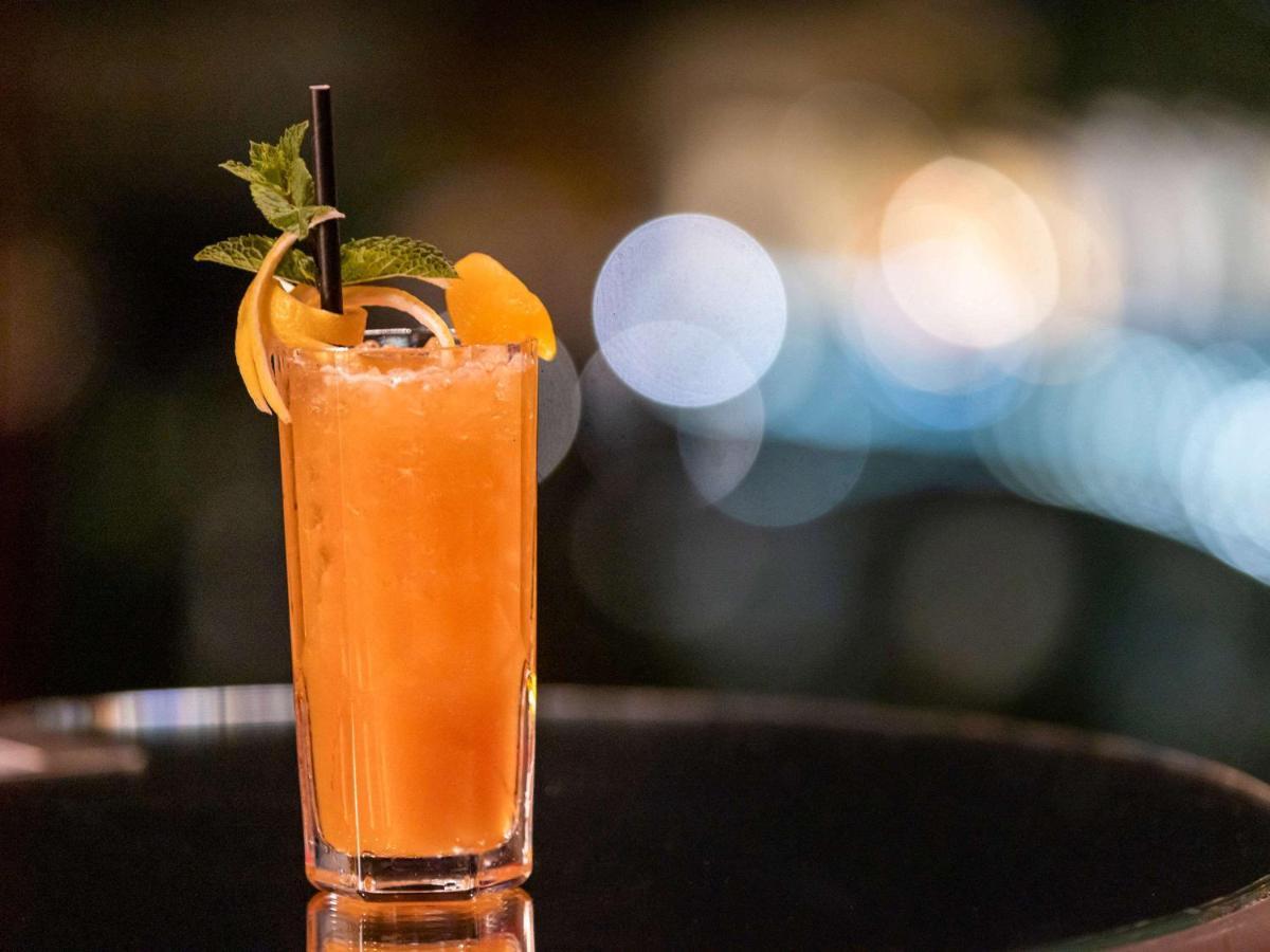 Sofitel Lyon Bellecour Hotel Exterior foto A screwdriver cocktail