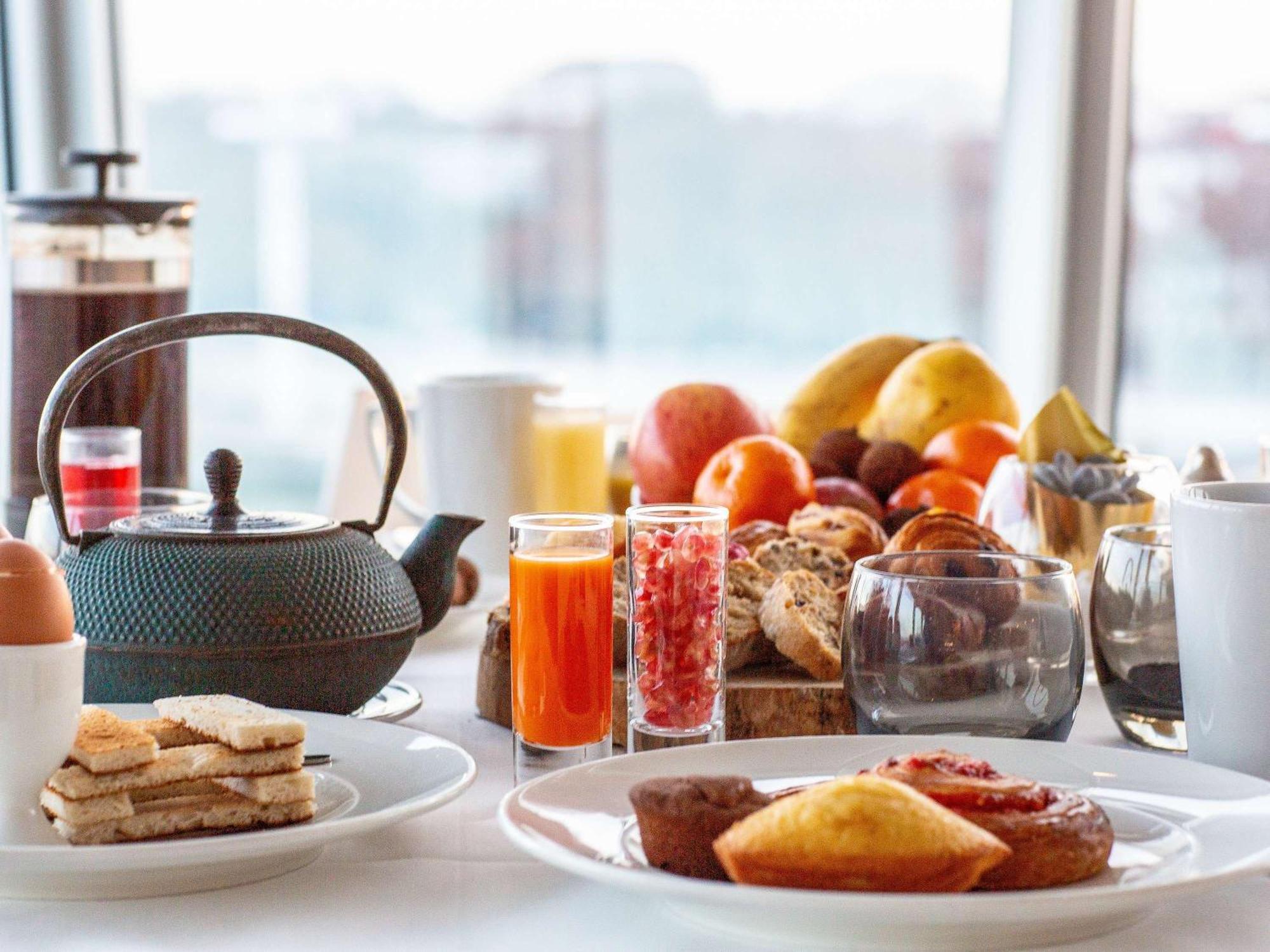 Sofitel Lyon Bellecour Hotel Exterior foto A breakfast buffet