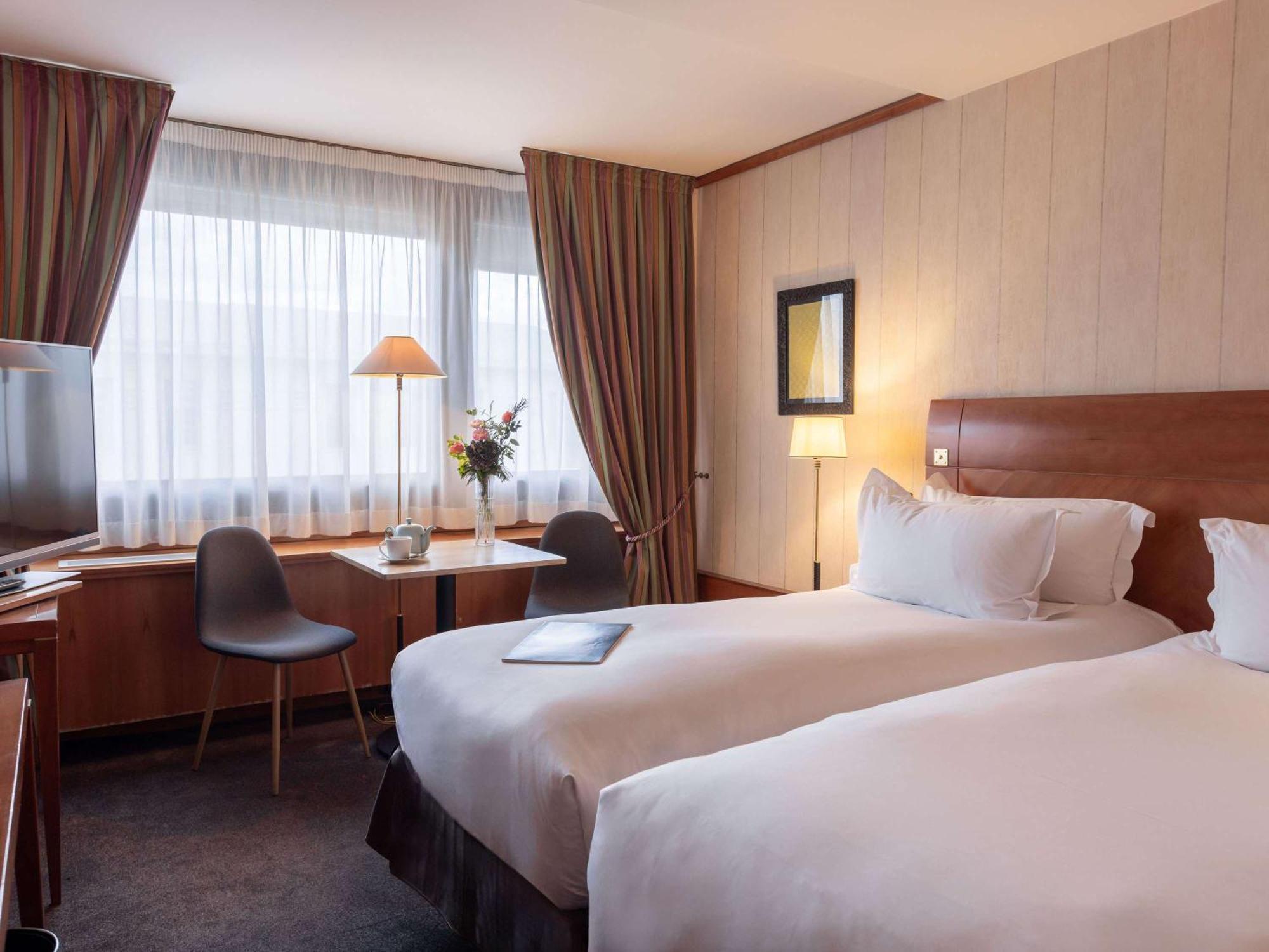 Sofitel Lyon Bellecour Hotel Exterior foto A typical room at the hotel
