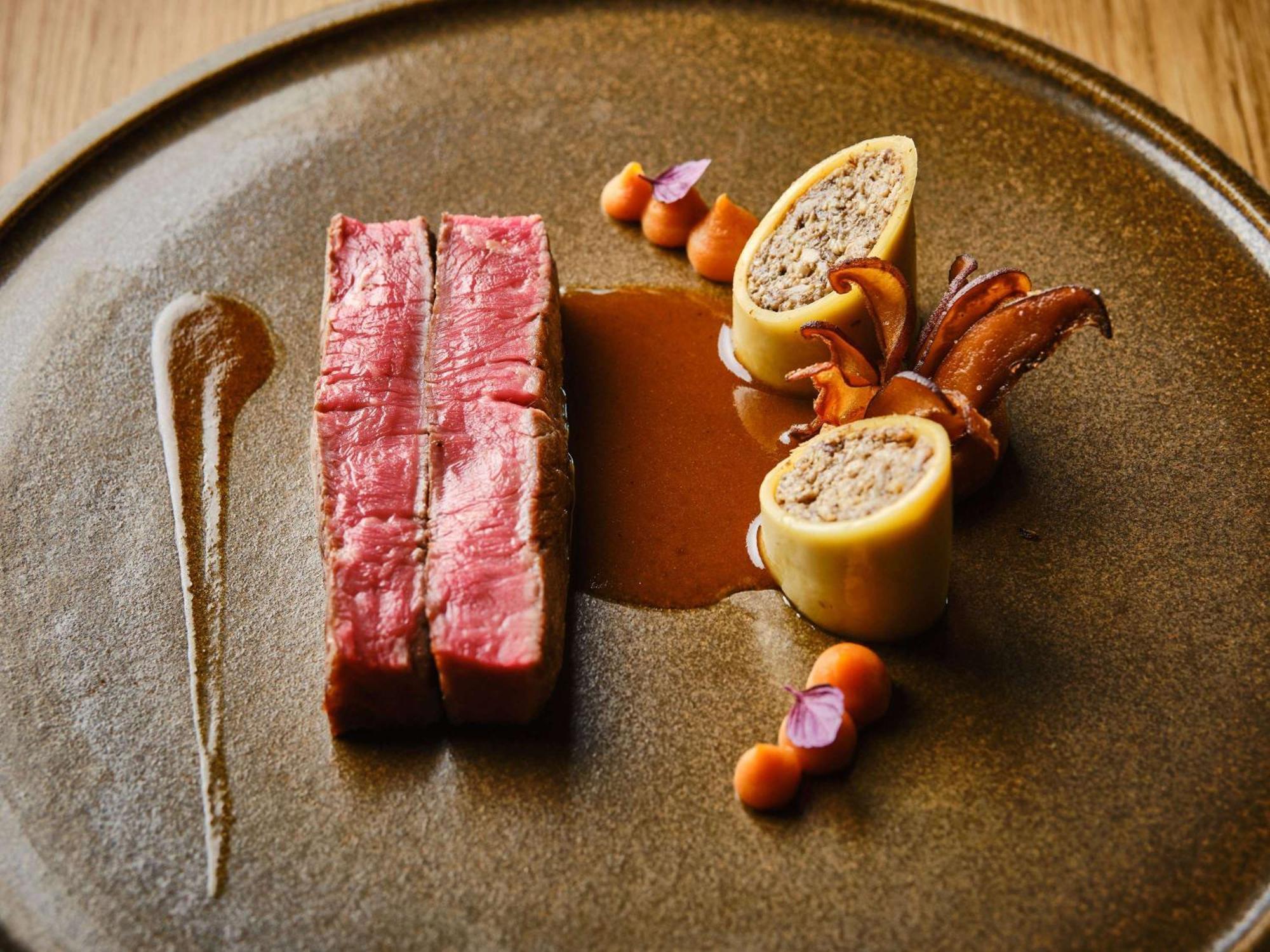 Sofitel Lyon Bellecour Hotel Exterior foto A dish at the restaurant